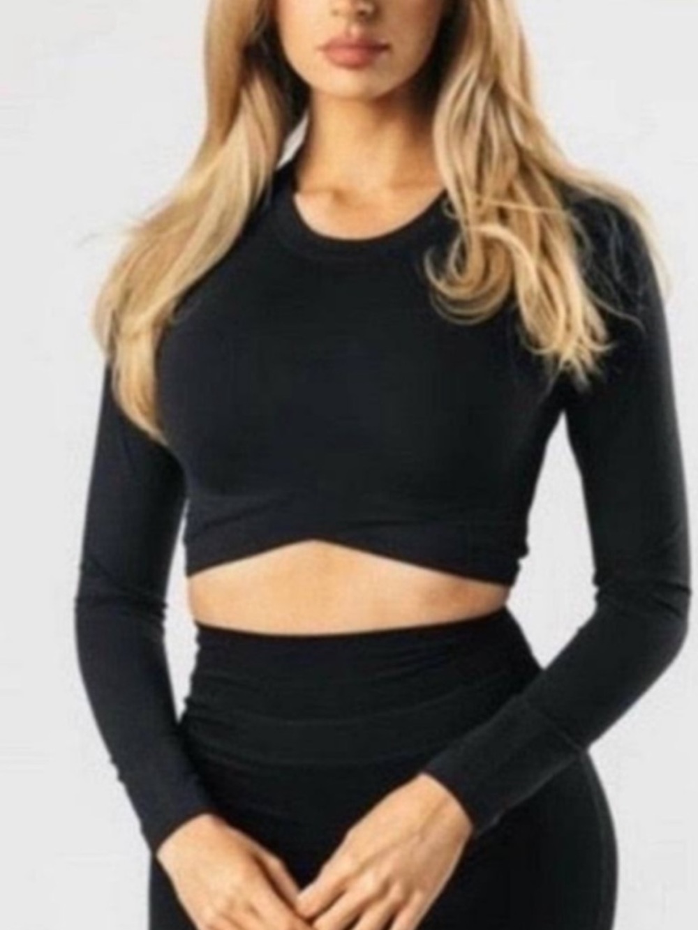 Alphalete Long Sleeve Apex Black Long-Sleeve Cropped Top